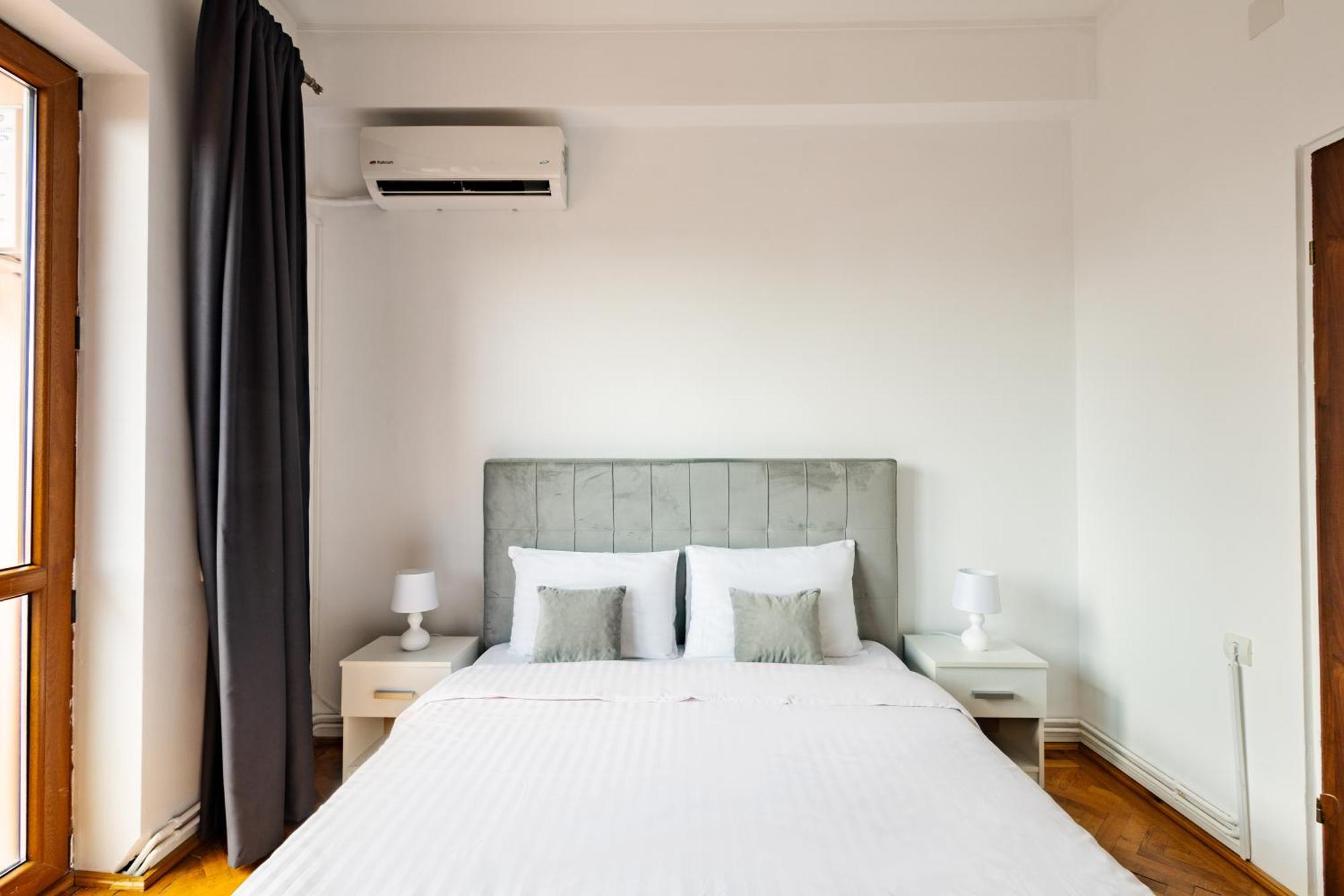 Downtown Victoria Apartments By Citybookings Bukarest Eksteriør billede