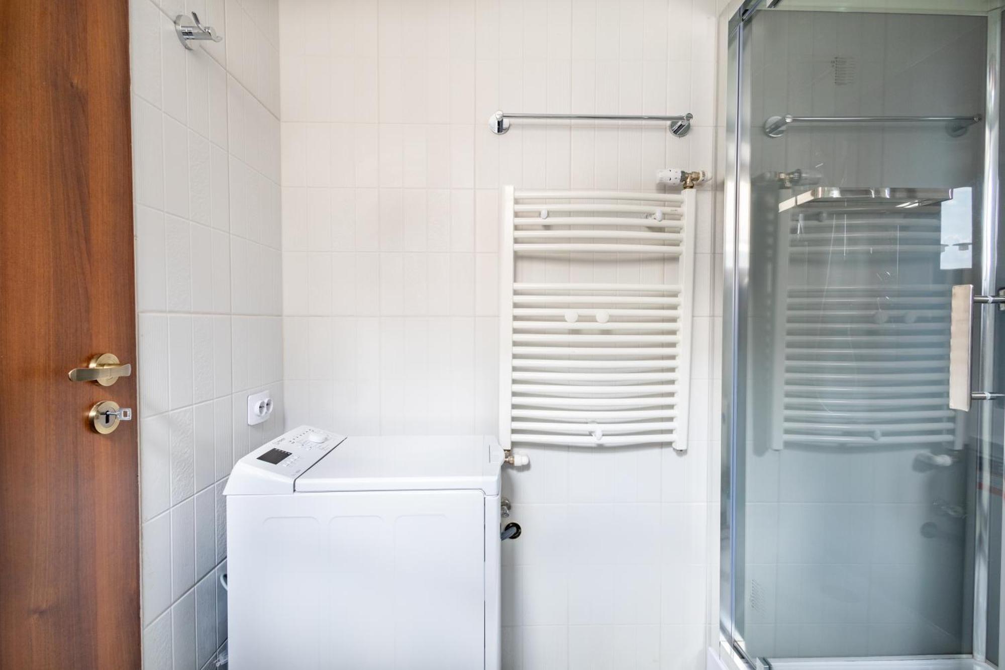 Downtown Victoria Apartments By Citybookings Bukarest Eksteriør billede