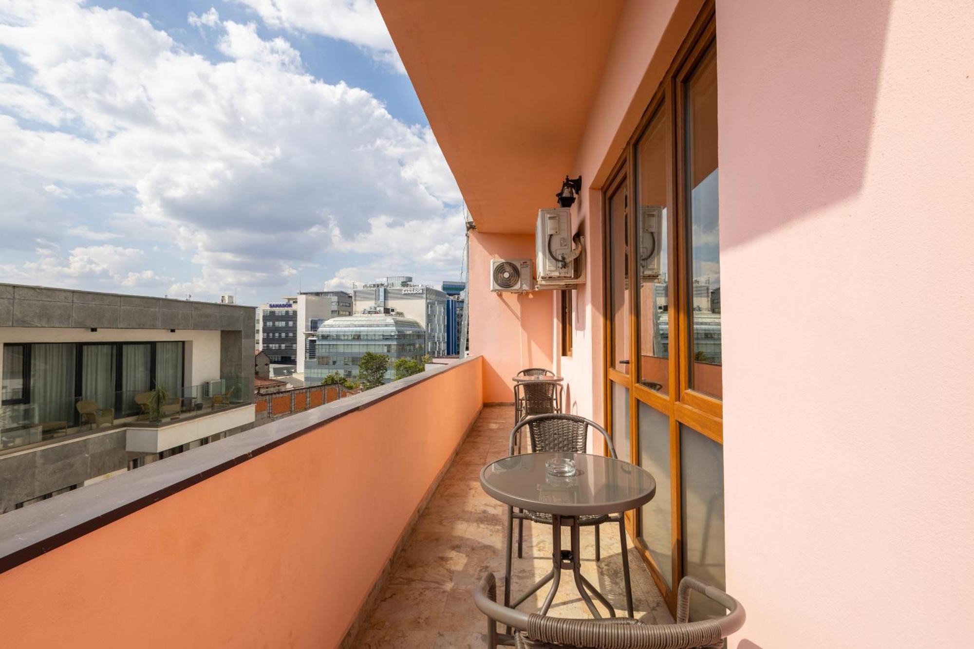 Downtown Victoria Apartments By Citybookings Bukarest Eksteriør billede