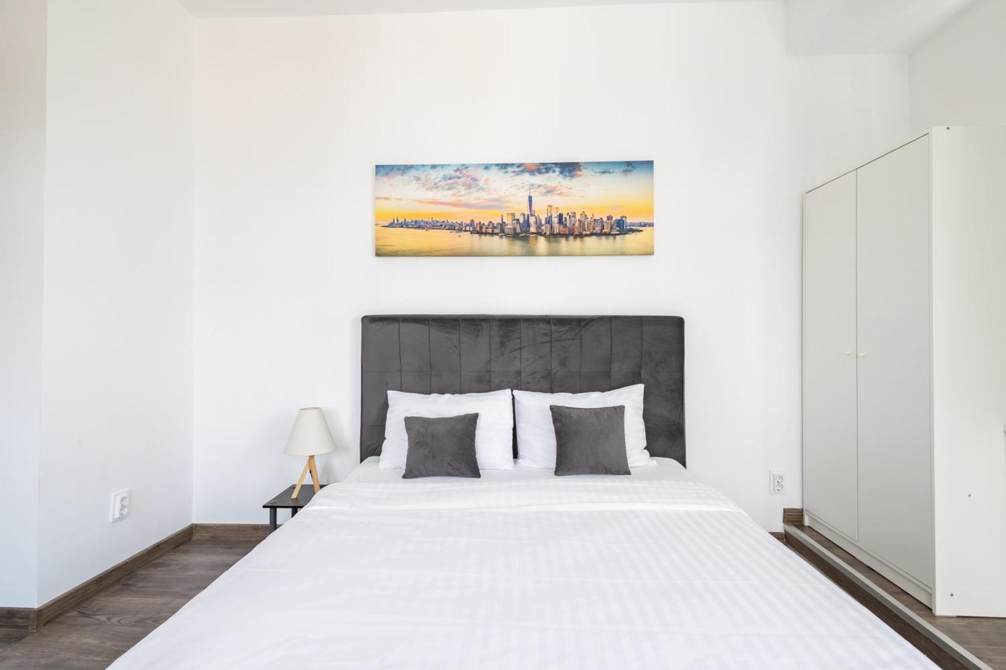 Downtown Victoria Apartments By Citybookings Bukarest Eksteriør billede