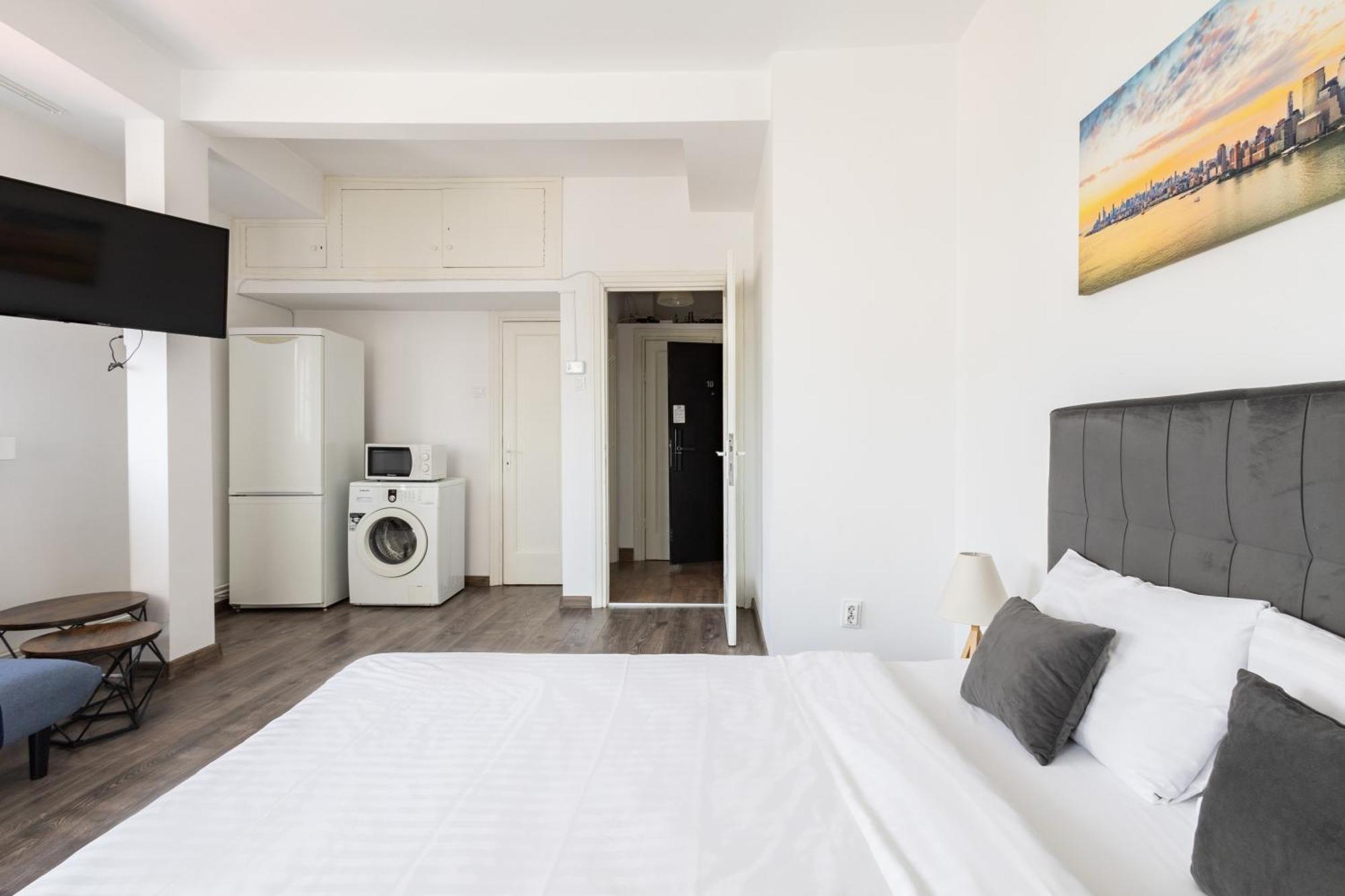 Downtown Victoria Apartments By Citybookings Bukarest Eksteriør billede